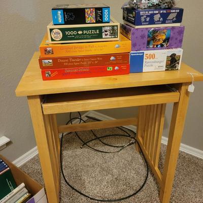 Puzzles and accent table