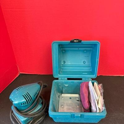 Lot 923 makita palm sander with disc grinder and extension cord