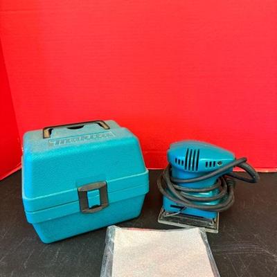 Lot 923 makita palm sander with disc grinder and extension cord