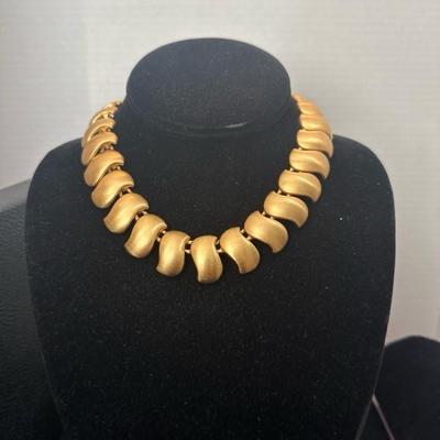 Lot 14 vintage Anne Klein choker