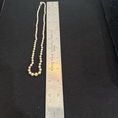 Lot 1016 vintage necklaces