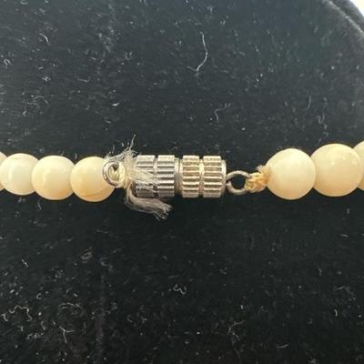 Lot 1016 vintage necklaces