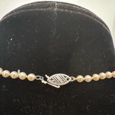 Lot 1016 vintage necklaces