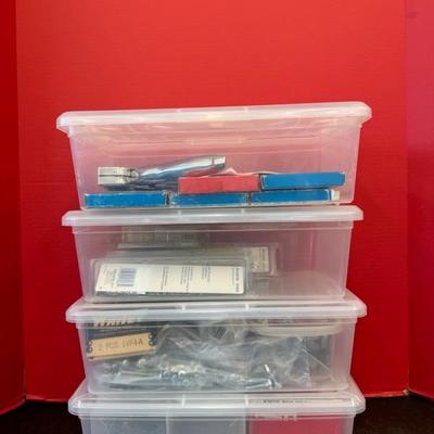 Lot 930 miscellaneous hardware
