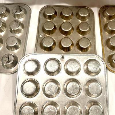 4 Mini Cupcake Pans