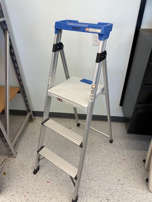 lot 1151 cosco step ladders