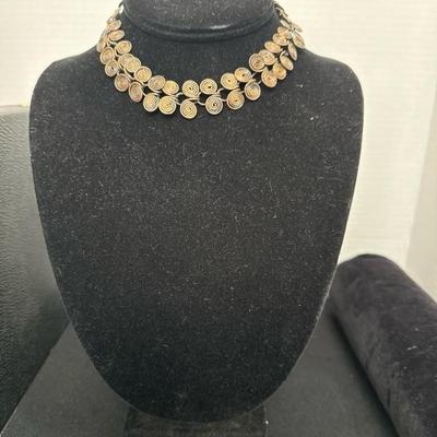 Lot 1020 vintage black onyx and green glaass bead necklace