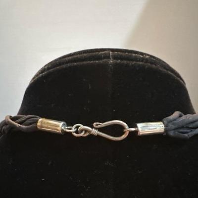 Lot 1027 2 necklaces
