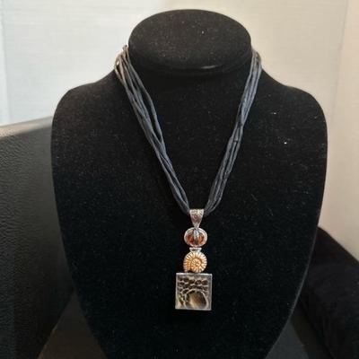 Lot 1027 2 necklaces