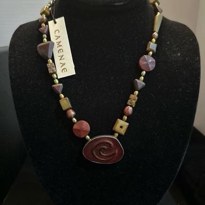 Lot 28 vintage camenae necklace