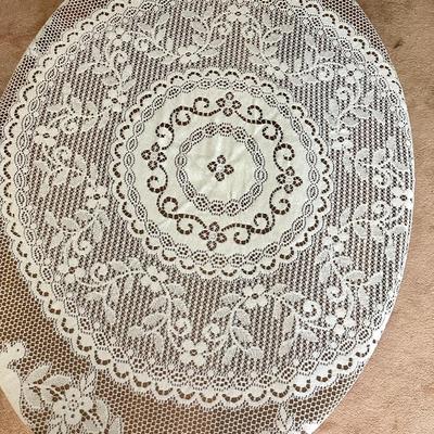 Vintage Gorgeous Round Crocheted Table Cloth