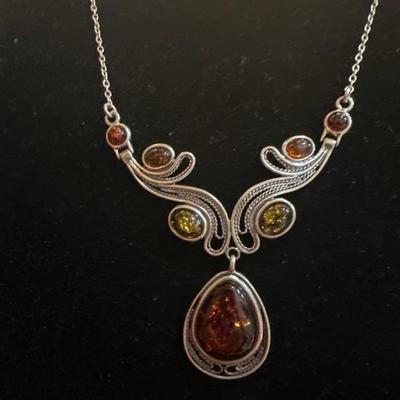 Lot 1033 necklaces