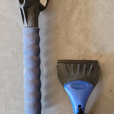 Auto Brushes & Scrappers
