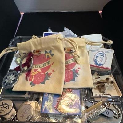 Lot 1034 variety of trinkets
