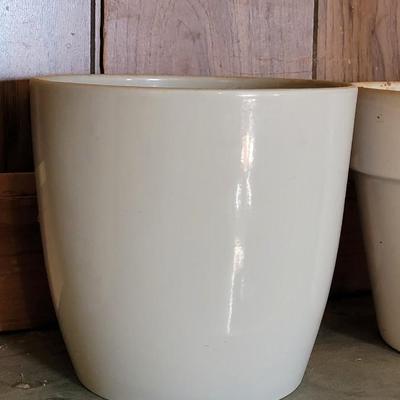 White & Off-White Ceramic Flowers Pots