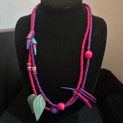 Lot 1047 variety of necklaces