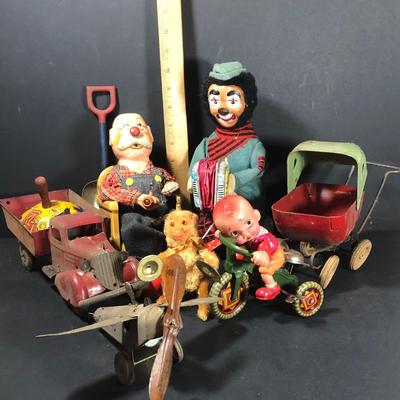 LOT 28D: Vintage Children's Tin Toys