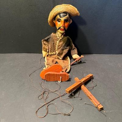 LOT 72L: Vintage Marionette Puppets - Howdy Doody & More