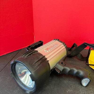 Lot 1211 flashlights, vectorlite no charging cord