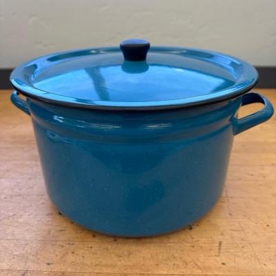 Lot 1226 cooking pot