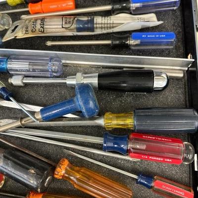 Lot 1233 variety of screwdrivers, including craftsman screwdrivers