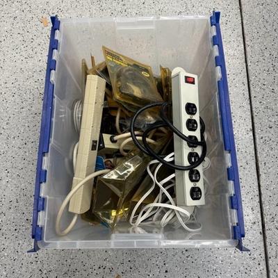 Lot 1255 USB peripheral cable and power outlets