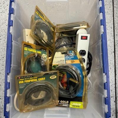 Lot 1255 USB peripheral cable and power outlets