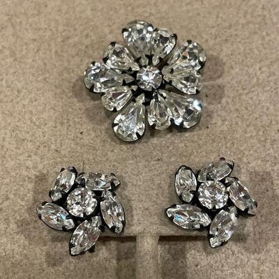 Sparkling brooch and earrings set