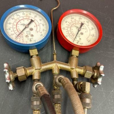 Lot 1242 air gauges
