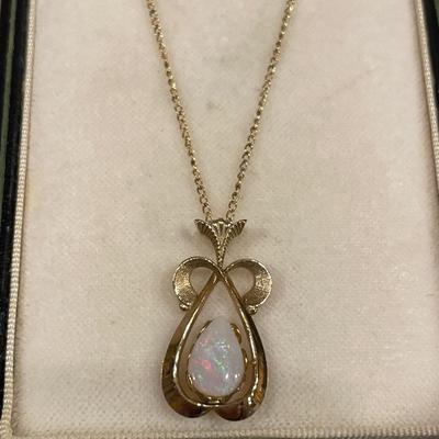 Beautiful possible opal 14 gold filled necklace