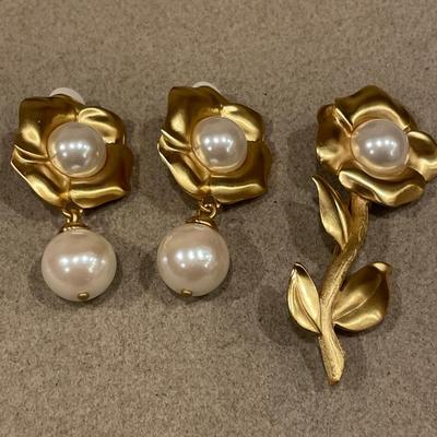 Faux pearl and gold tone jewelry