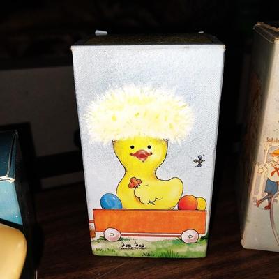 VINTAGE DUCKLING FLUFF PUFF TALC-MUSHROOM-POODLE-ROLL A HOOP-LOVE MUG