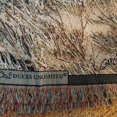 DUCKS UNLIMITED ELK THROW WITH A WALL RACK TO DISPLAY