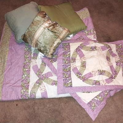 COMFORTER/MATCHING SHAMS AND THROW PILLOWS