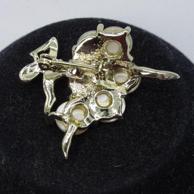 Ballerina Pin Brooch in Skirt made of MOP Mother of Pearl Disks