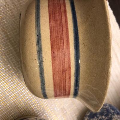 VARIOUS SMALL CROCKS, BOWLS, AND POTTERY PITCHERS