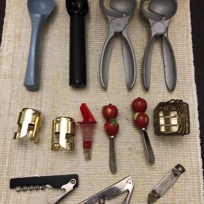 WINE LOT / SCOOPS, BOTTLE OPENERS