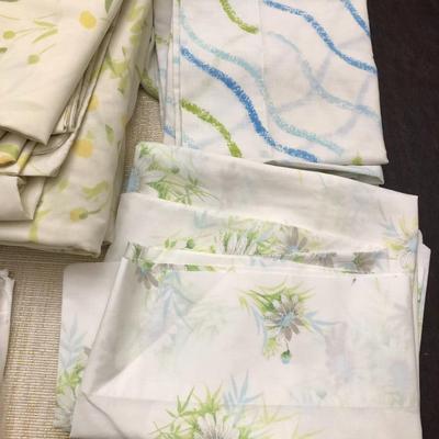 VARIOUS BEDDING / LINENS