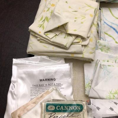 VARIOUS BEDDING / LINENS