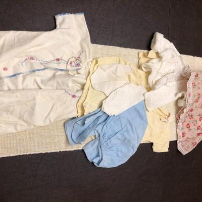 LARGE LOT OF DOLL AND VINTAGE CHILDREN'S CLOTHING