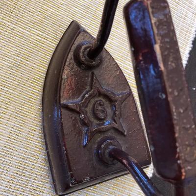 OLD LANTERN / CORDLESS IRON