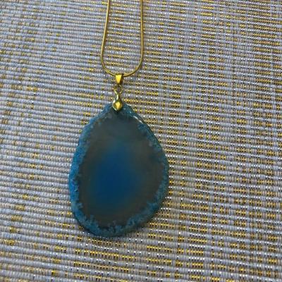 AGATE NECKLACE ON GOLDEN CHAIN