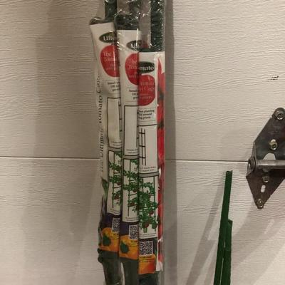 GARDEN LOT W/ CRAFTSMAN ELECTRIC TRIMMER