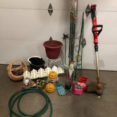 GARDEN LOT W/ CRAFTSMAN ELECTRIC TRIMMER
