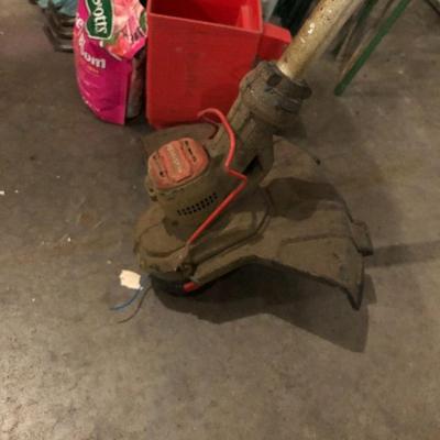GARDEN LOT W/ CRAFTSMAN ELECTRIC TRIMMER