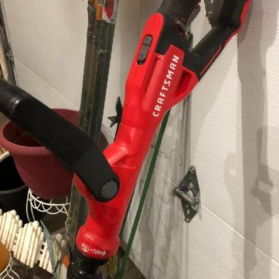 GARDEN LOT W/ CRAFTSMAN ELECTRIC TRIMMER