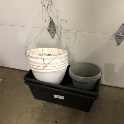 PLASTIC FLOWER POTS