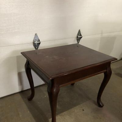 QUEEN ANNE END TABLE