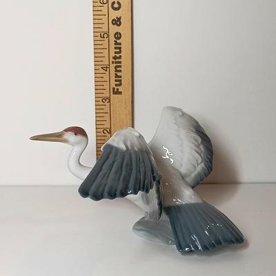 LOT11-O: Collection of 3 Beautiful Porcelain Waterfowl Figures Featuring Lladro Heron and 2 Swans