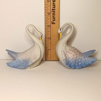 LOT11-O: Collection of 3 Beautiful Porcelain Waterfowl Figures Featuring Lladro Heron and 2 Swans